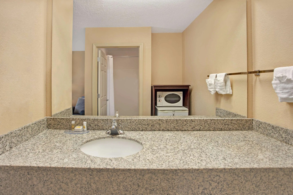 Days Inn by Wyndham Marietta White Water