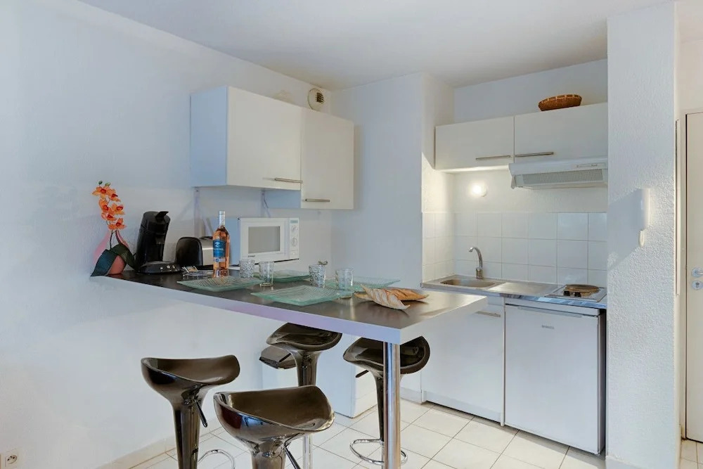 2 Room With Terrace in la Timone