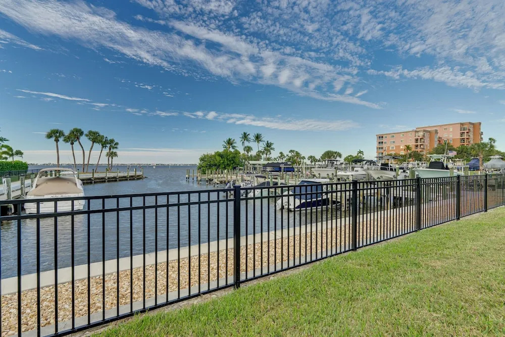 Private Beach & Pool Access! Fort Myers Getaway