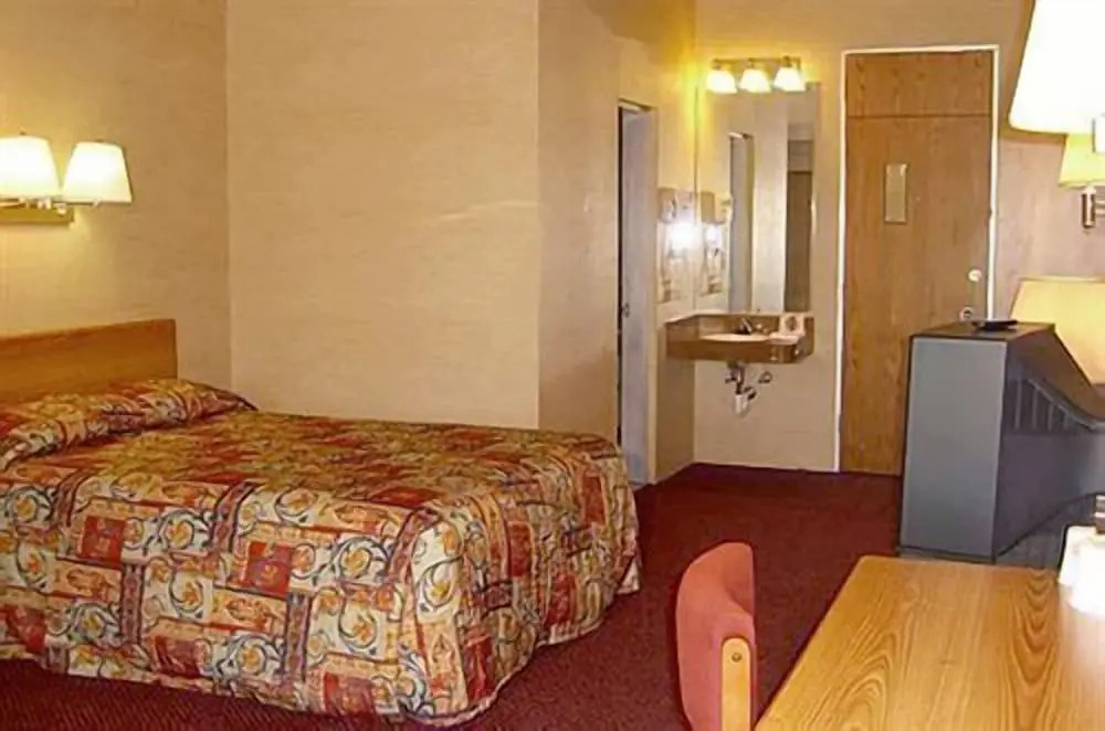 Travelers Inn