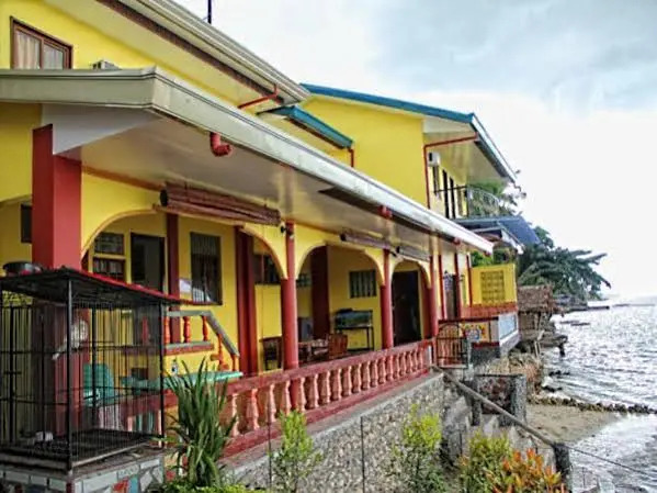 Capt. Hook's Red Parrot Inn