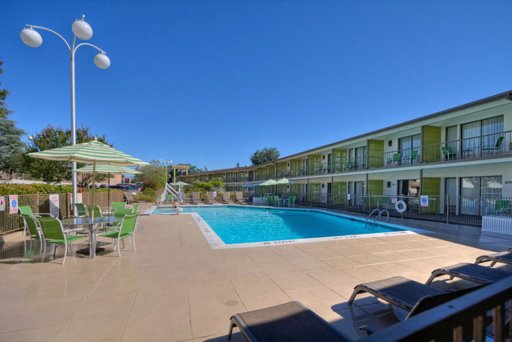 Inn at the Commons