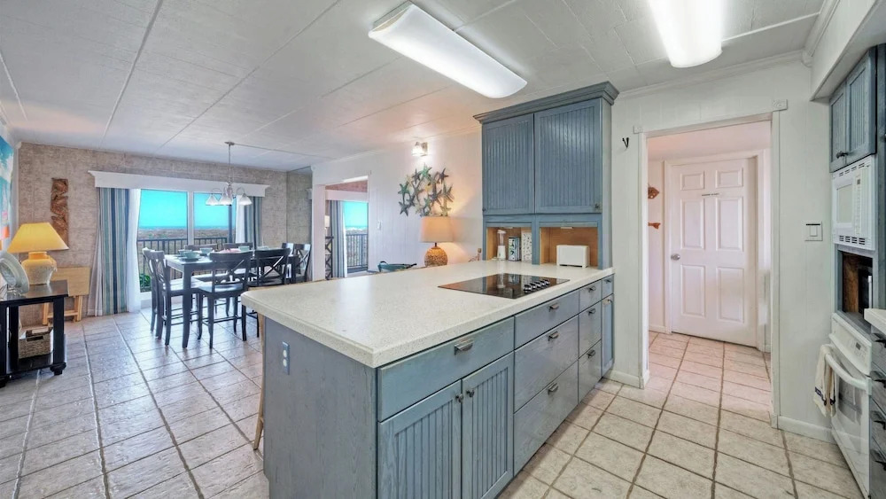 Serenity by the Sea 2-min Walk to Beach + Boardwalk + Golf Cart Zone 2 Pools + Basketball Access