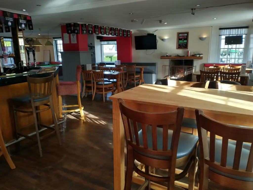 Llanina Arms