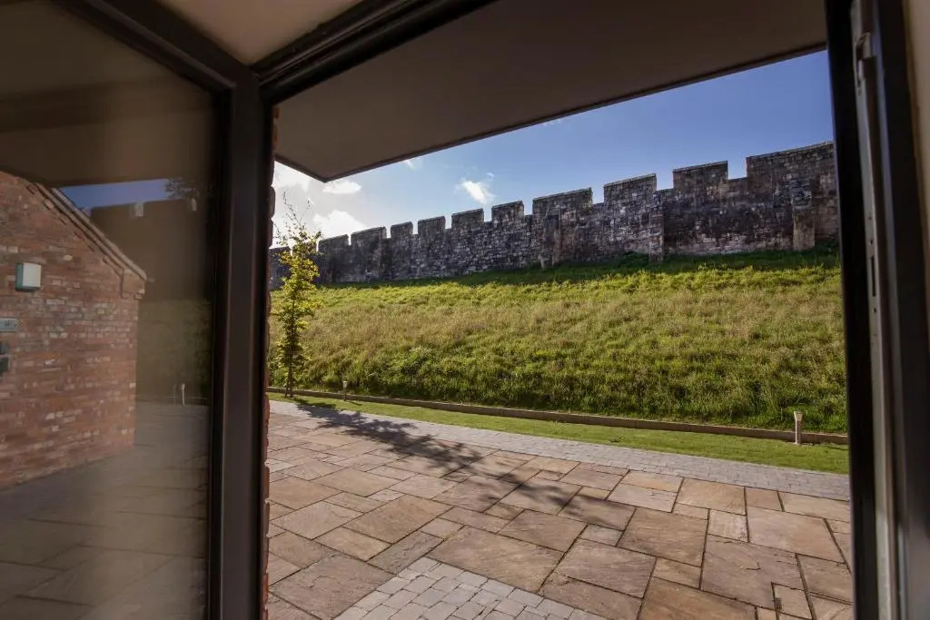 City Apartments - Monkbar Mews