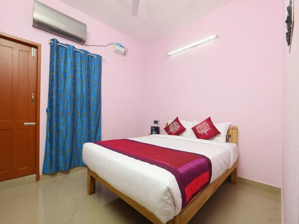 OYO 11698 Home Spacious 3BHK Near Boat House