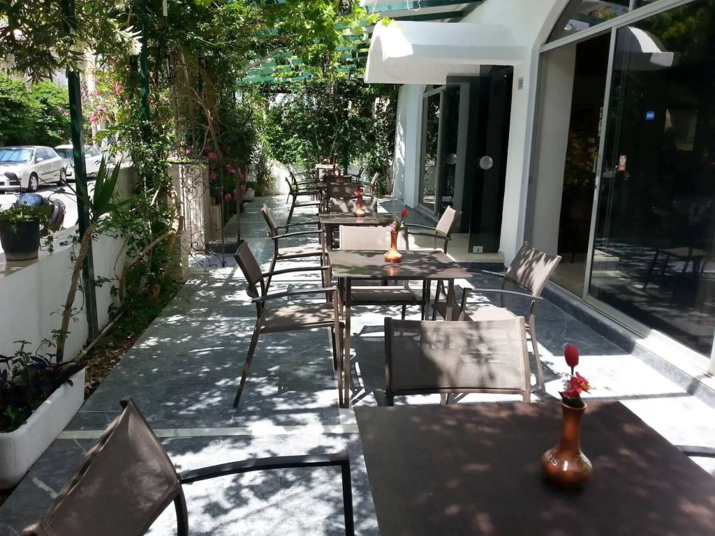Karis Hotel