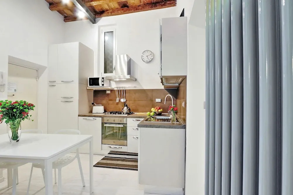 Rome Accommodation - Campo de Fiori II
