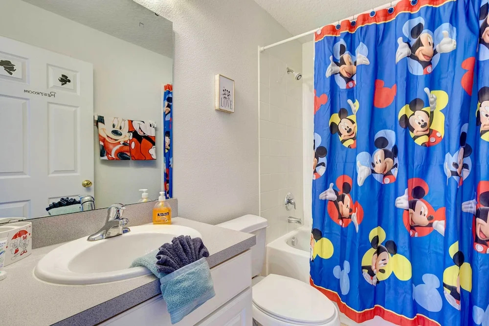 Family Home w/ Heated Pool: 9 Mi to Disney!