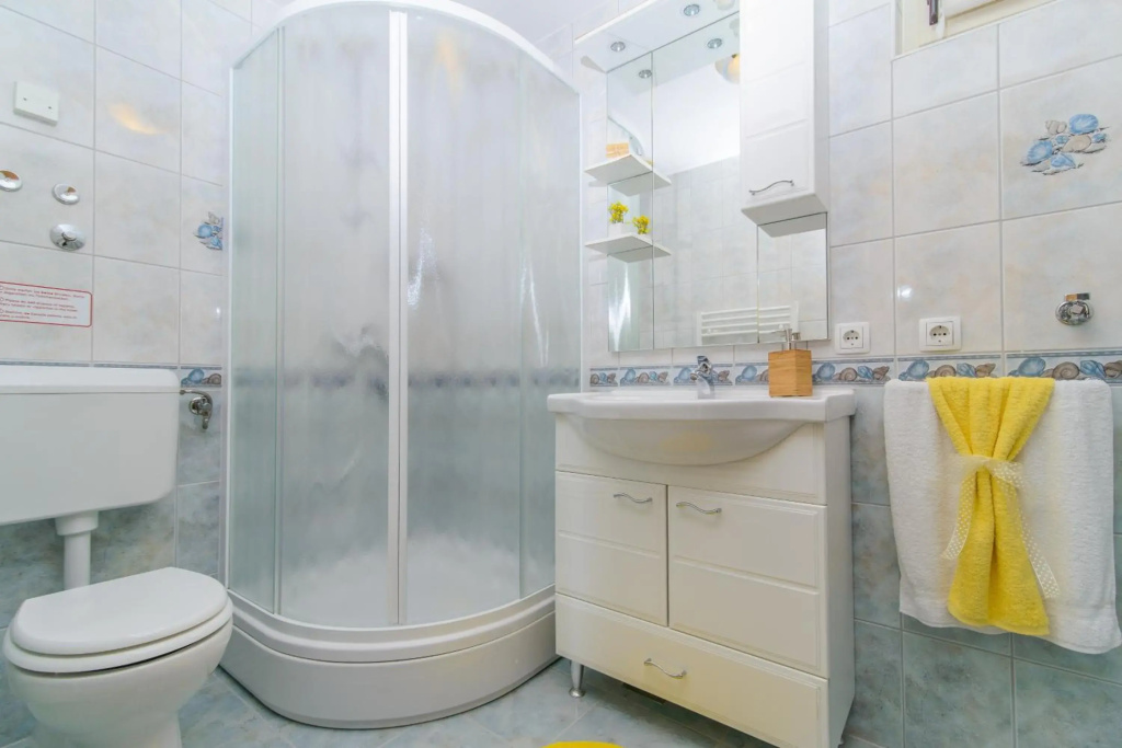 Family-friendly apartments with swimming pool Okrug Gornji, Ciovo - 18827
