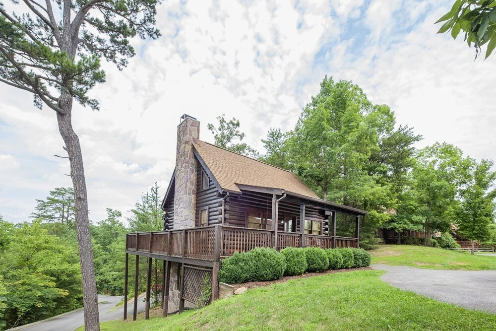 Knotty Pine by Eagles Ridge Resort