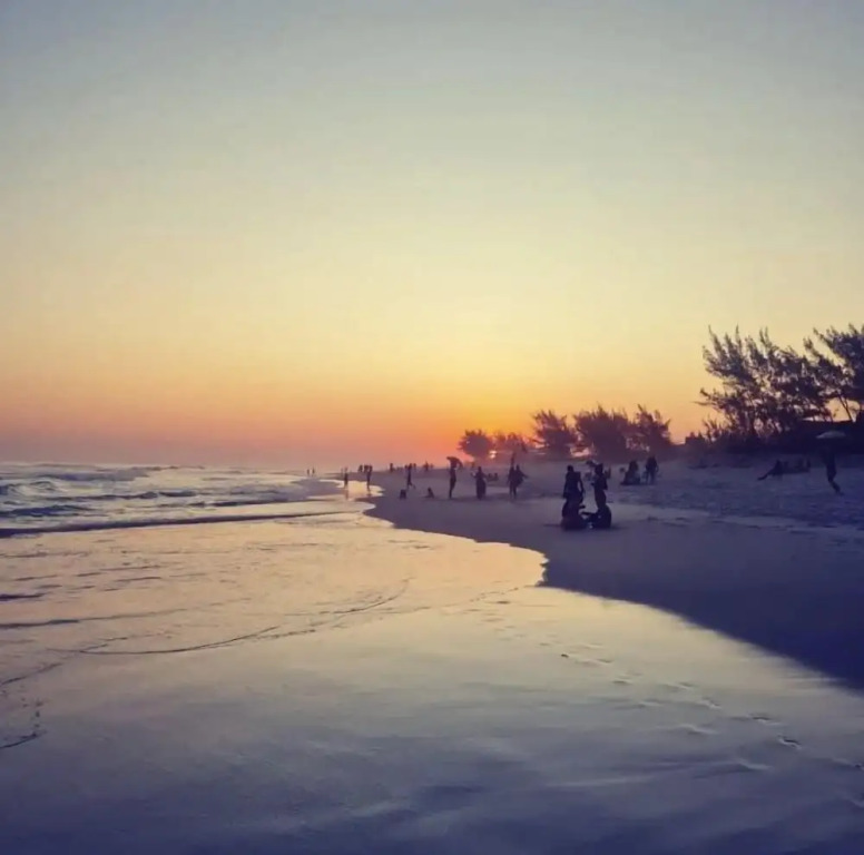 Pé na areia.