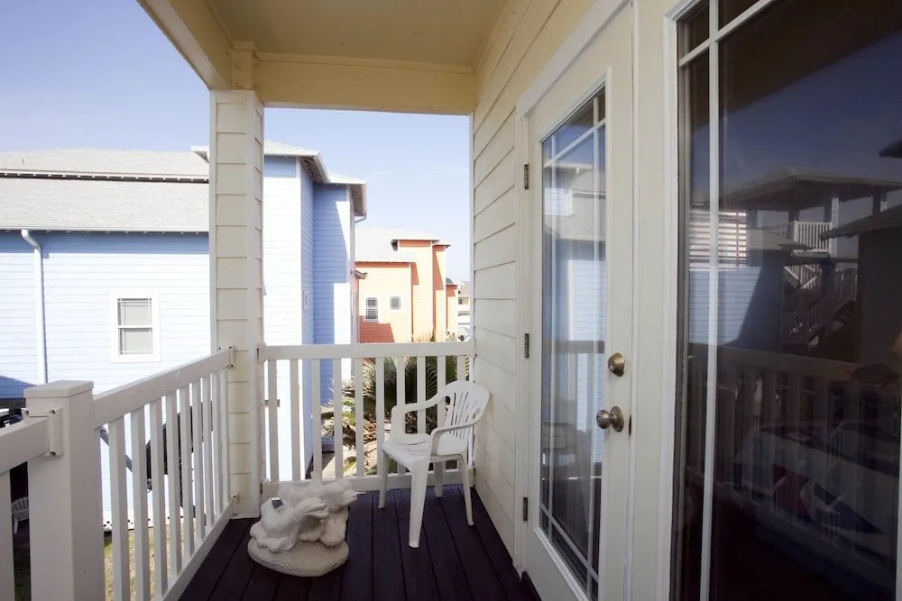 Sunny Daze 690sp 6 Bedrooms 3 Bathrooms Home