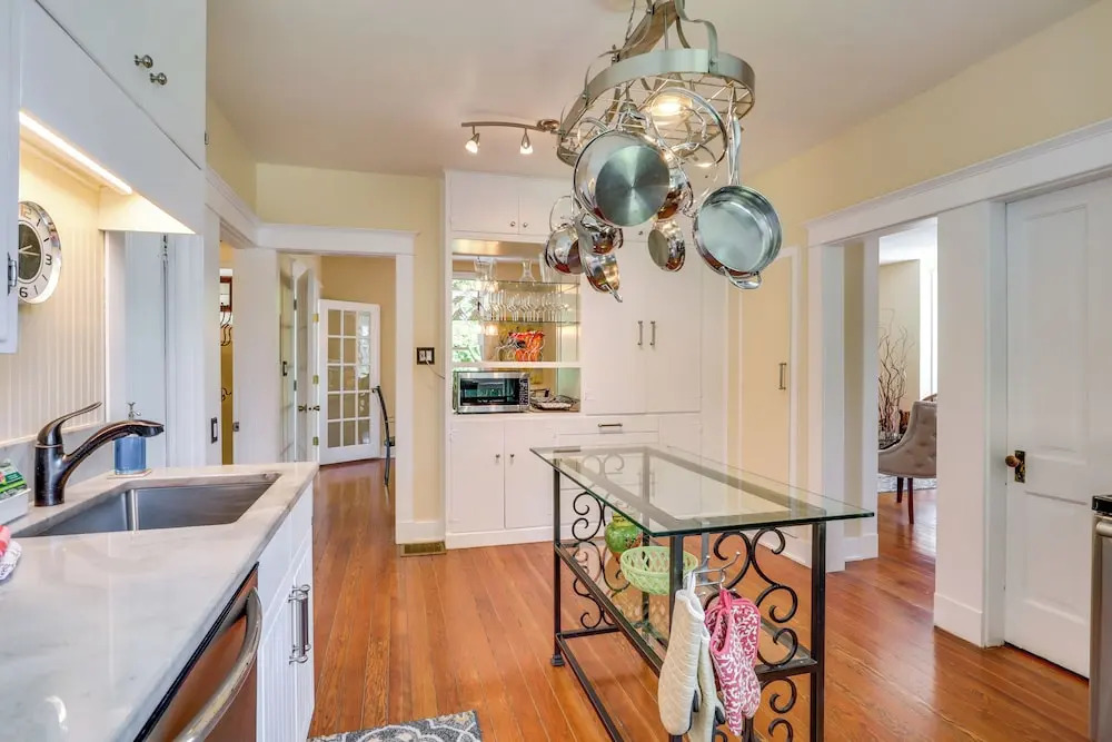 Historic Home Near Downtown Salem: Walk to Capitol