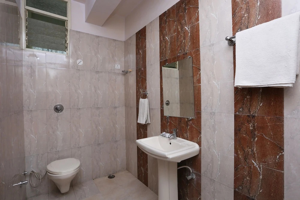 OYO 7828 Hotel Saket