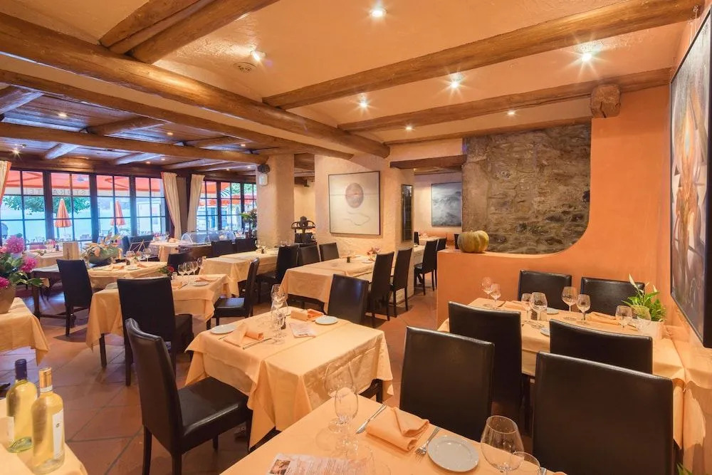 Vista Lakefront Boutique Hotel
