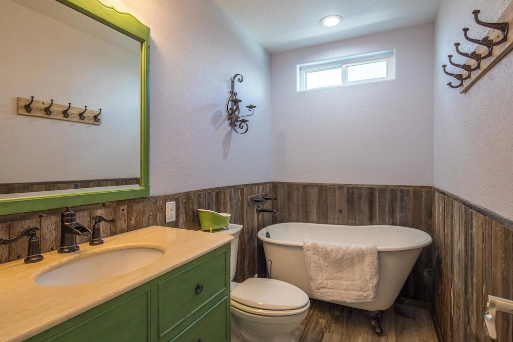 LEDGEROCK POINTE - 3 Br Home