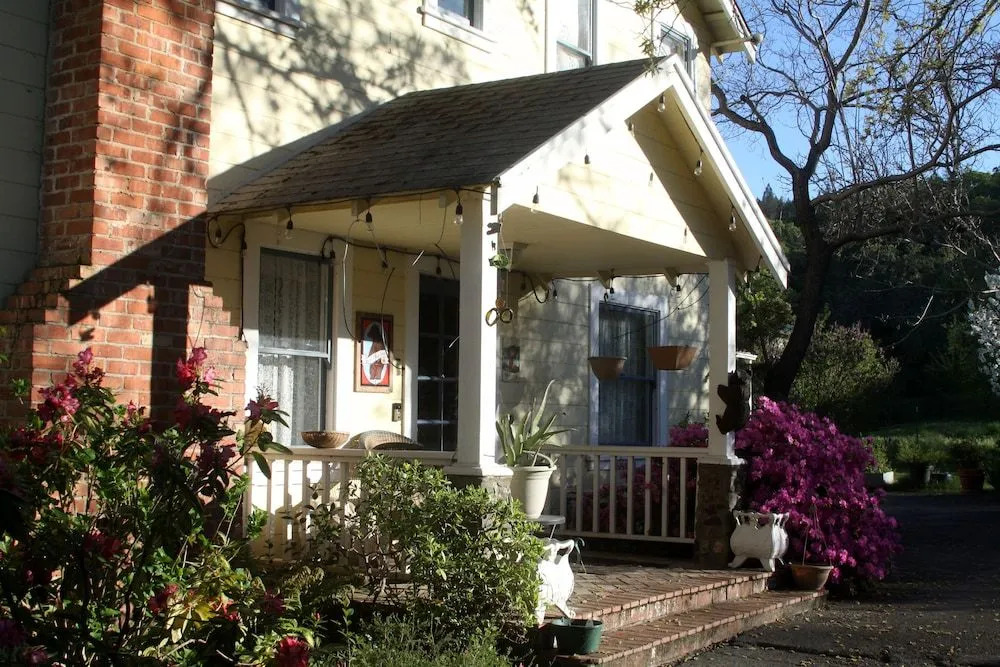 Bear Flag Inn