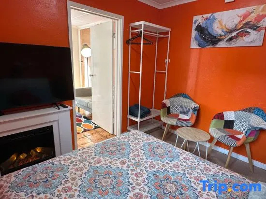 Cozy Private Sleep & Go Room with a Private Toilet