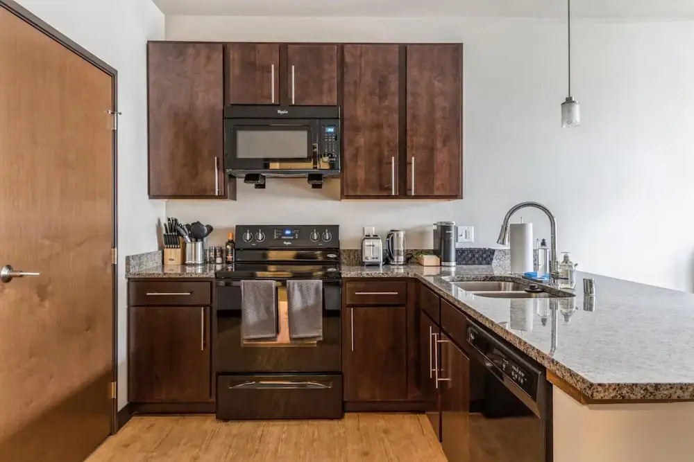 Milwaukee Adorable 1BD 1BA Downtown Apartment