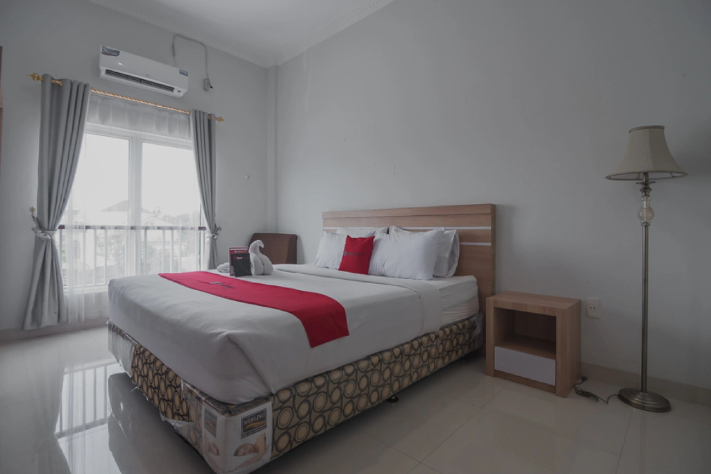 RedDoorz near Hermes Place Polonia Medan