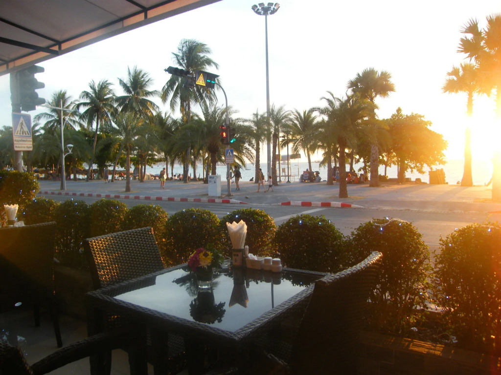 The Beach Front Resort, Pattaya