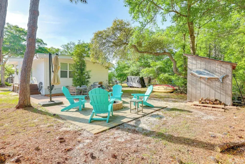 Modern Oak Island Escape: 1 Mile to Long Beach!
