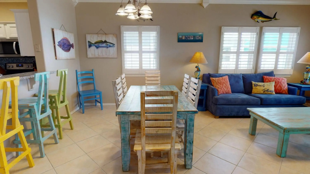 SFH201 Newly Renovated Ground Floor Townhome, Shared Pool, Near Beach