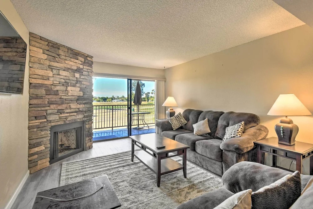 Scottsdale Condo w/ Pool Access: Hike, Swim & Shop