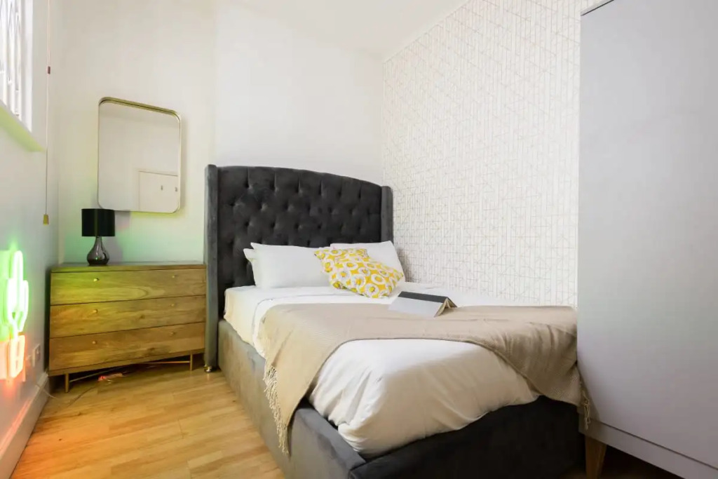 The Bayswater Gardens - Bright & Central 3BDR Home in Bayswater