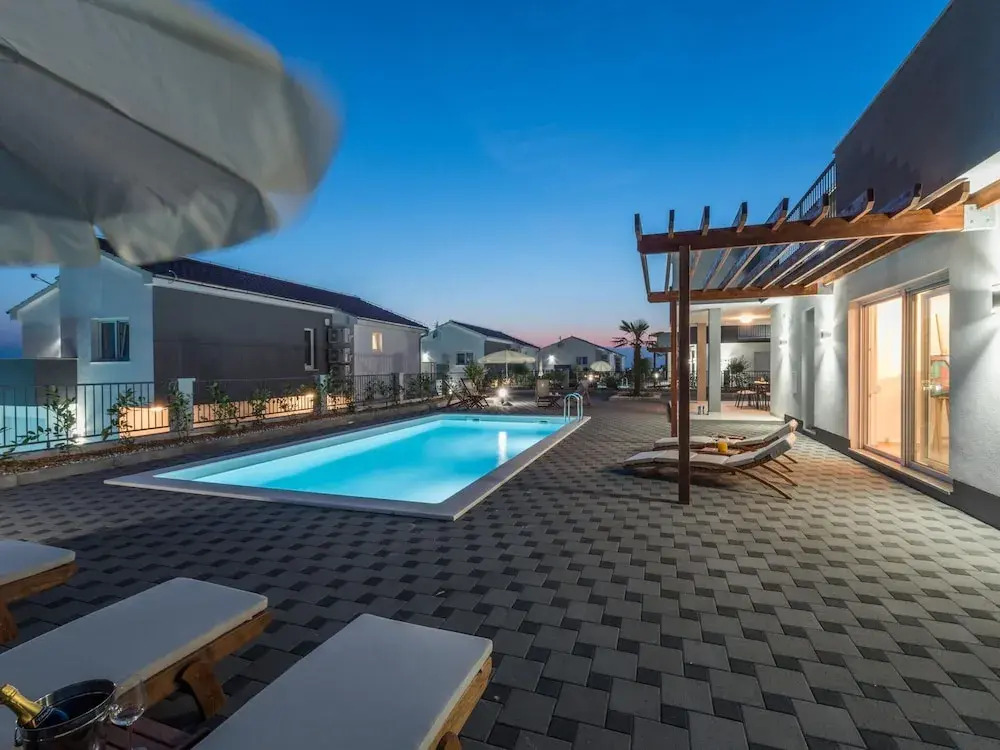 Modern and Spacious Home With Swimming Pool