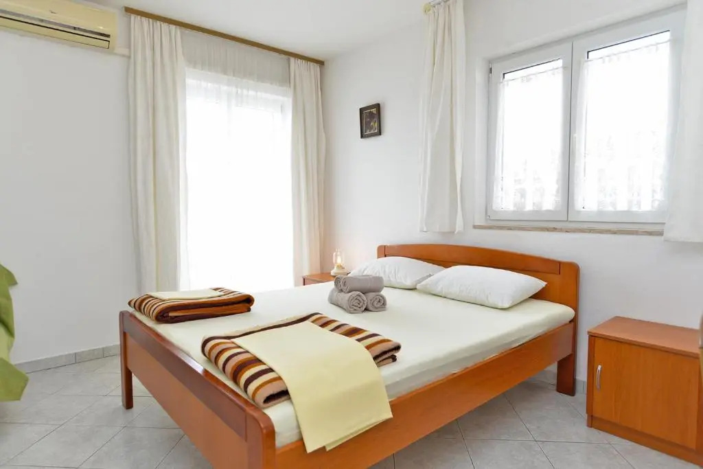 Apartment 72