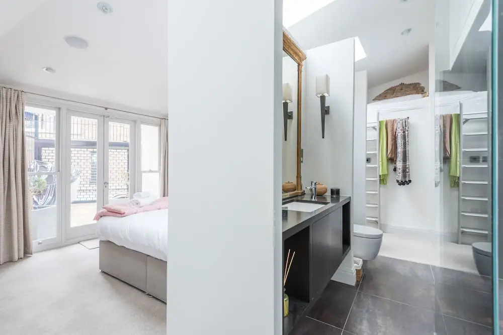 Classic Hammersmith Home by Ravenscourt Park