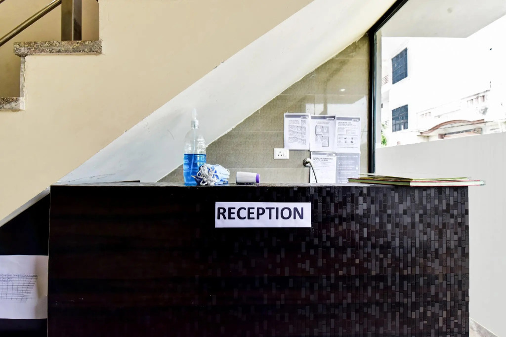 OYO 82184 Hotel Arn Plaza