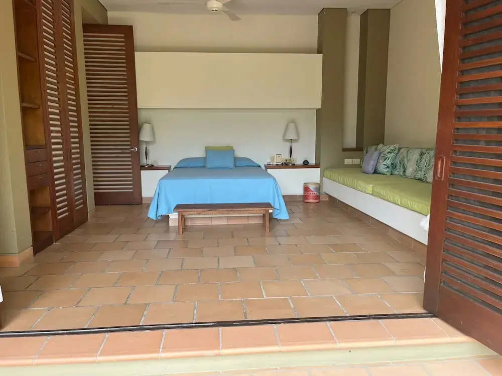 w Astonishing 5BR House w Pool in Anapoima