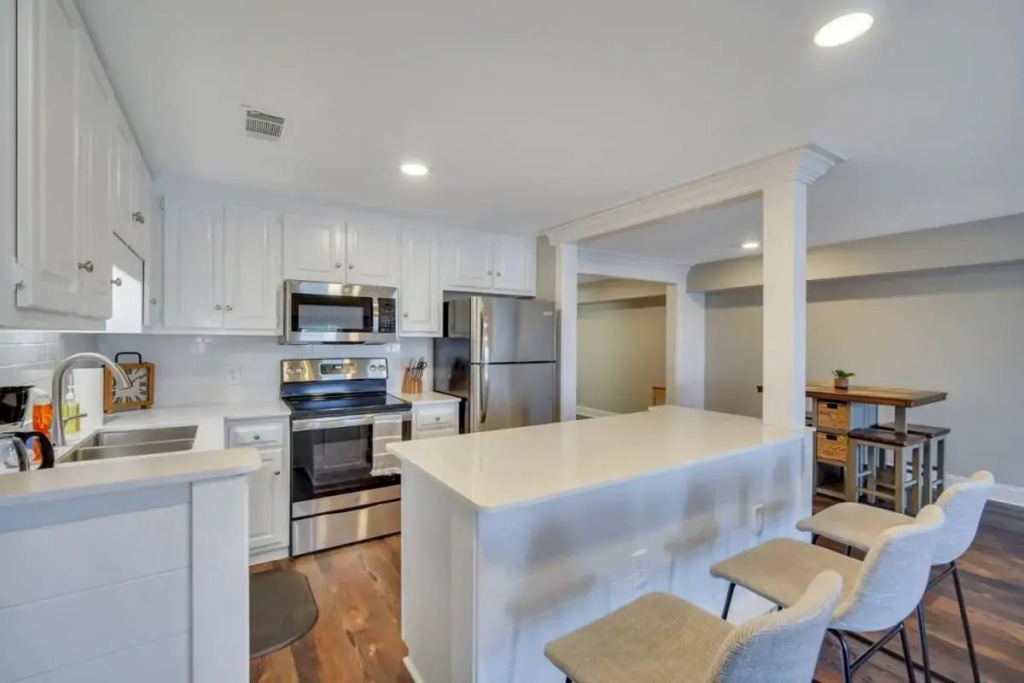 Downtown Loft - Above Bull & Barrel & Close to Georgia Southern