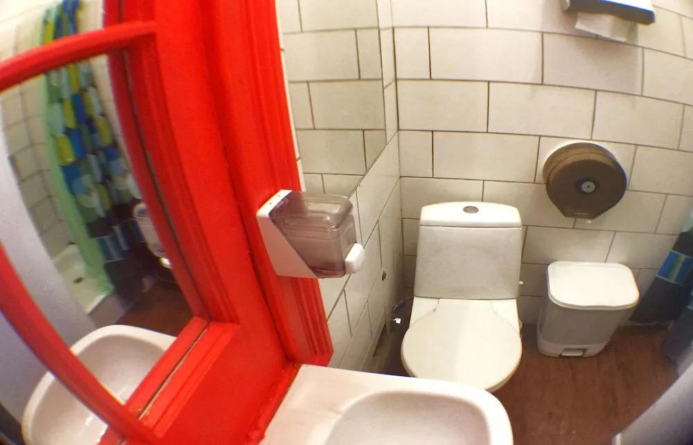 Hostal Irreal - Hostel