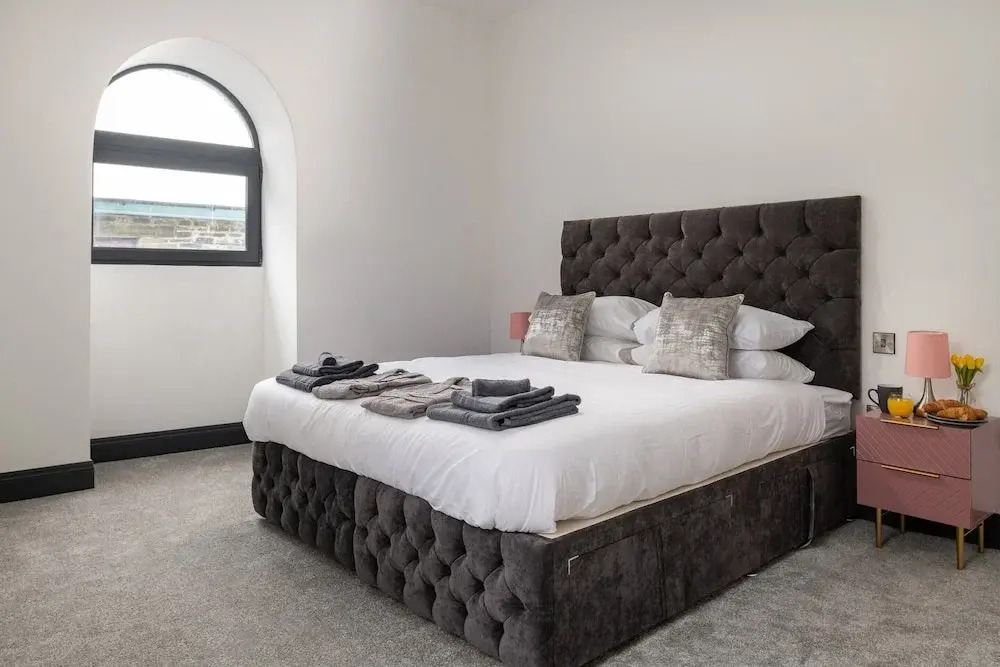 Beautiful 5 Bedroom Apartment in Capel Salem