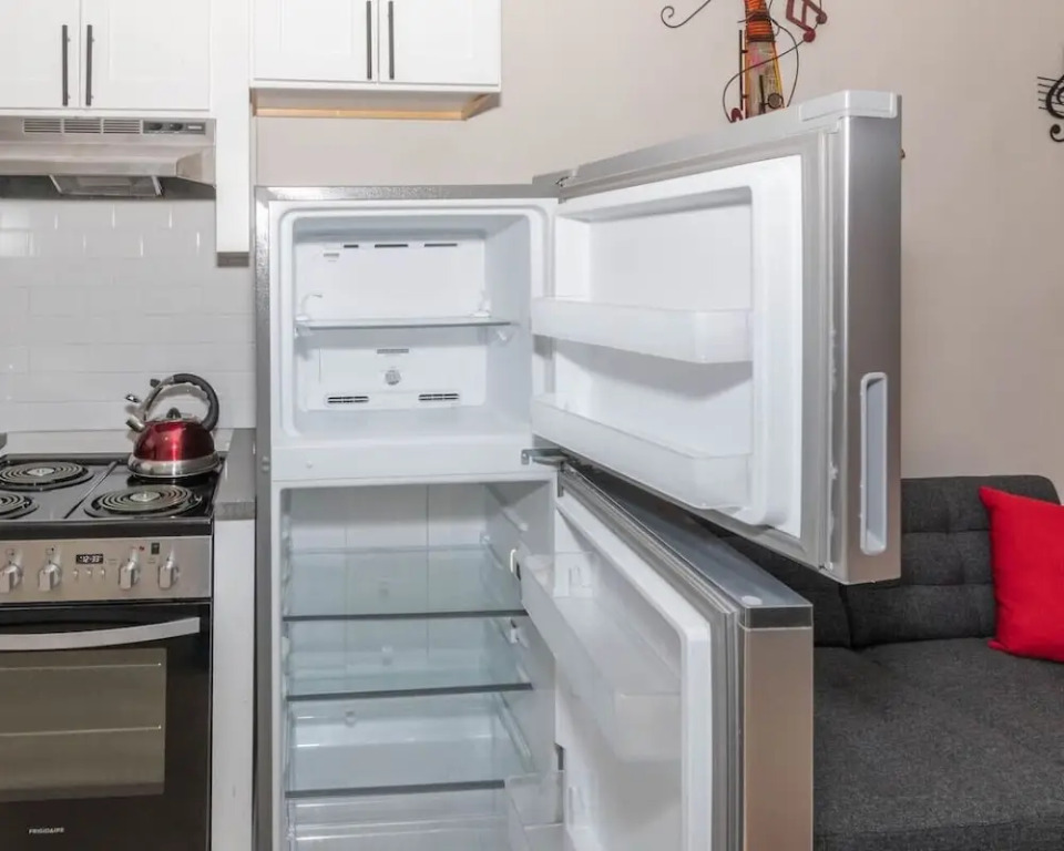 610e Very Comfortable Studio Downtown