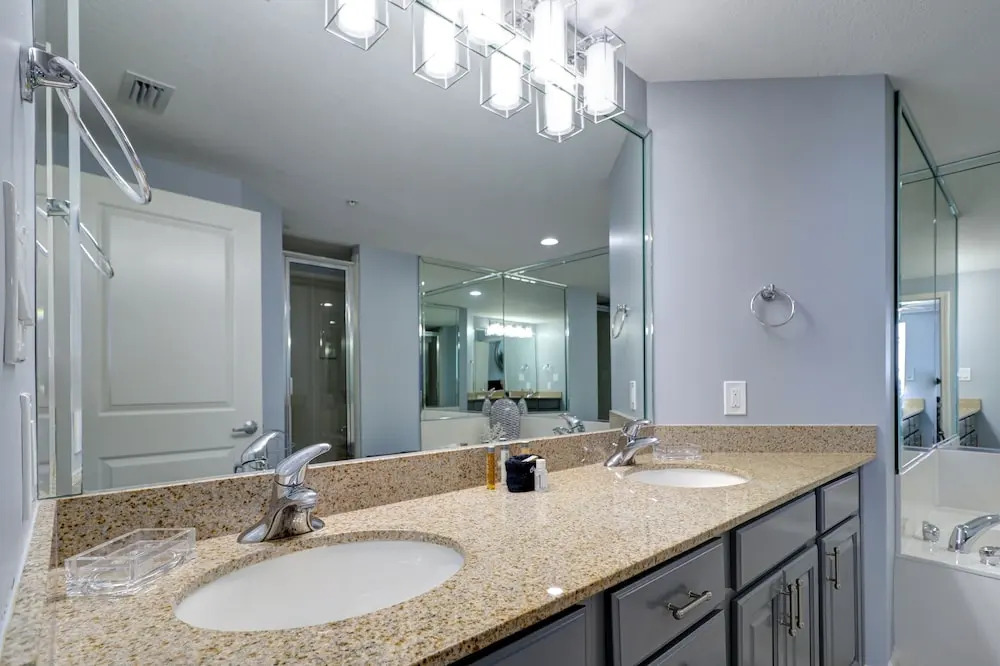 Gulf Front Master Suite! Directly On The Beach! 3 BR / 2 BA! Sleeps 8