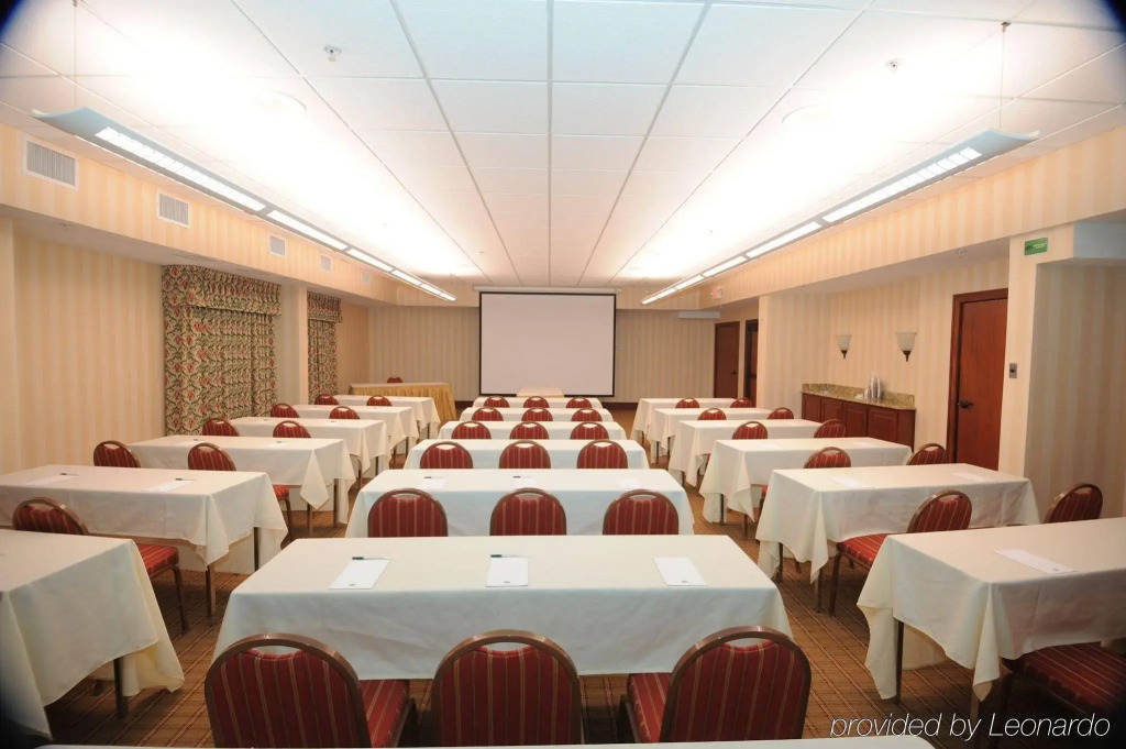 Country Inn & Suites by Radisson, Atlanta Galleria-Ballpark, GA