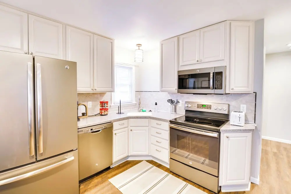 Wfh friendly Home in Dearborn: Dogs Welcome