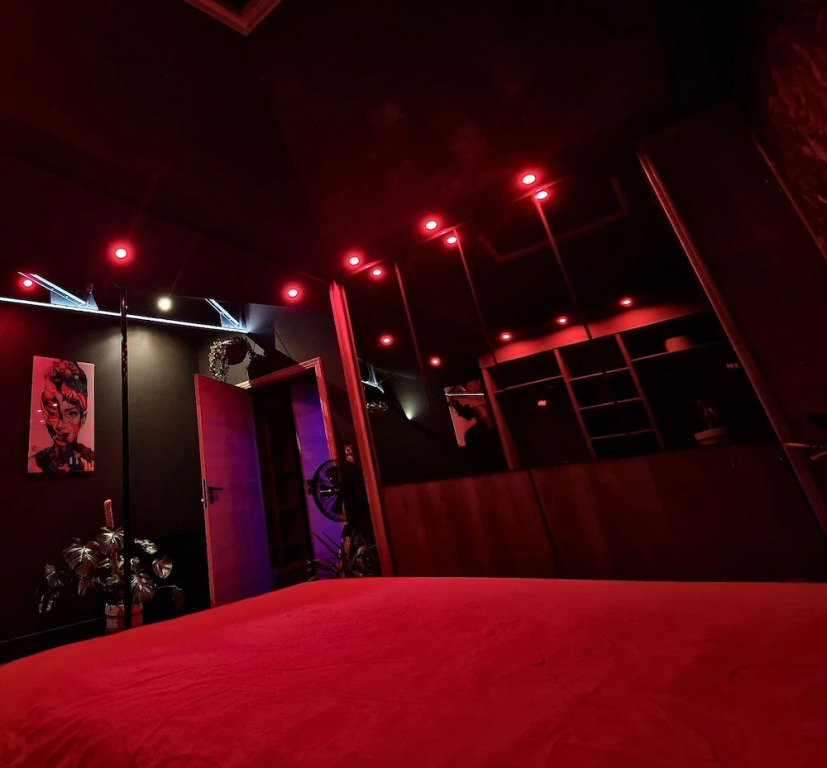 Aka Love Room