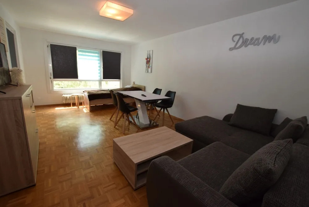 AB Apartment 83