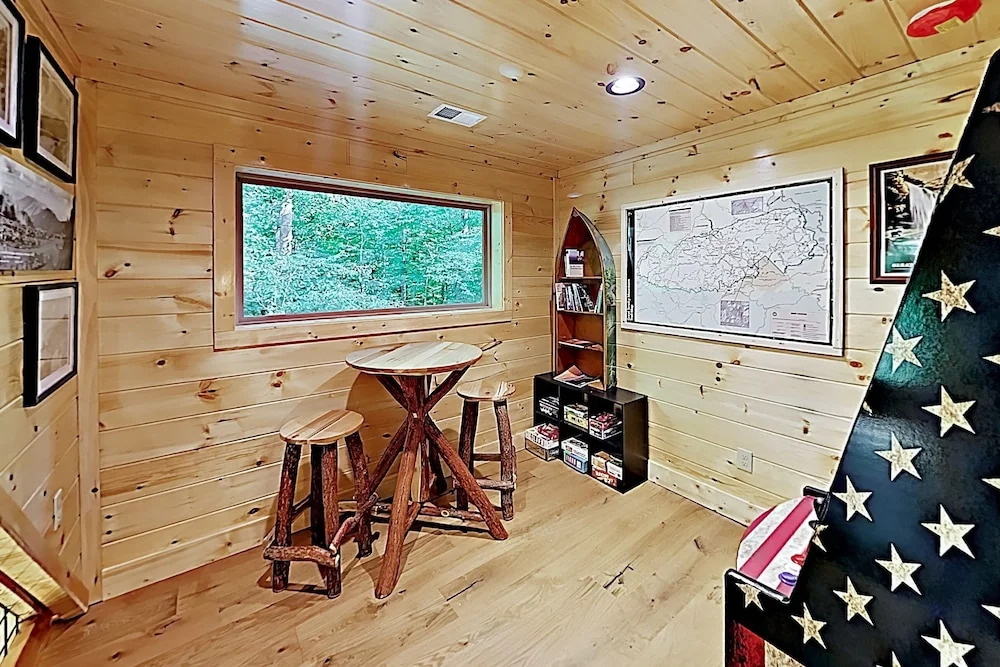 New Listing! All-suite - 1.5 Acres & Hot Tub 2 Bedroom Home