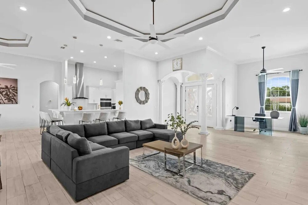 My Kind Of Town 5 Bedroom Home by Redawning