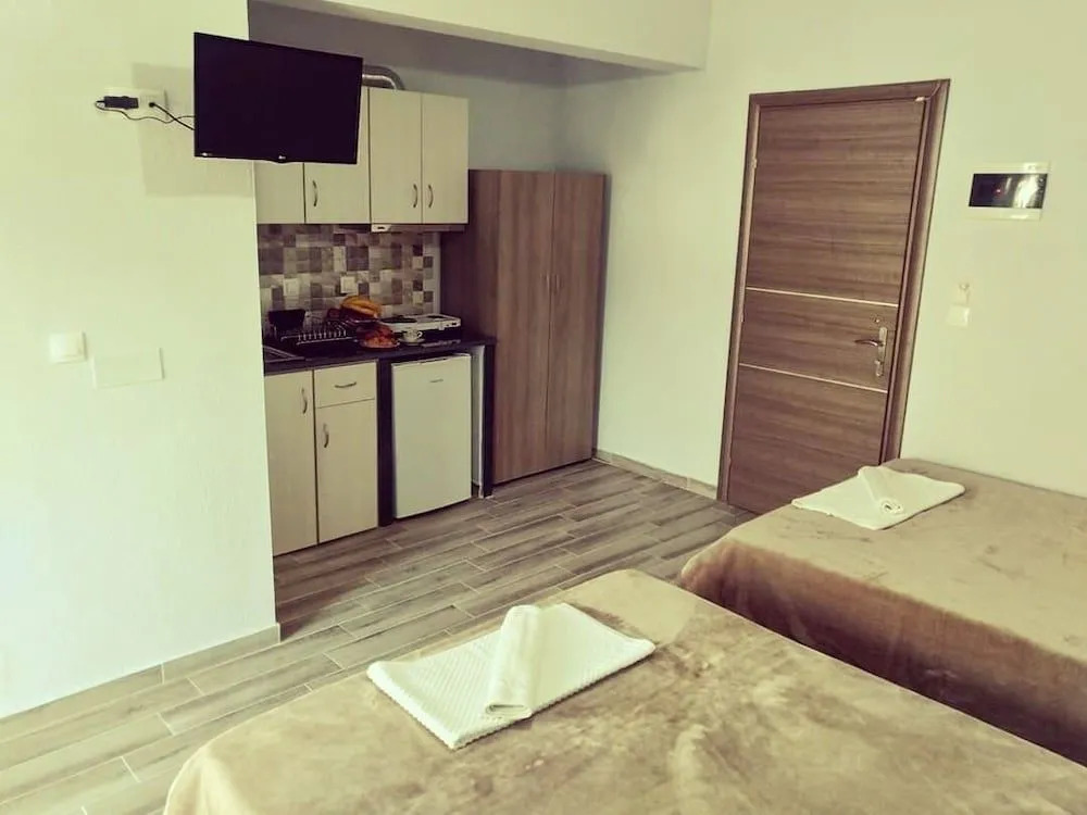 Gatos Village Studios & Apartments