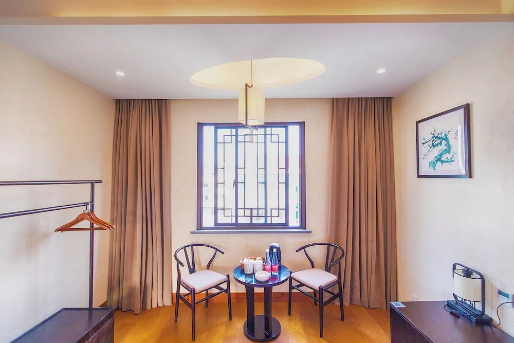 Wuzhen Ziye Musu Inn