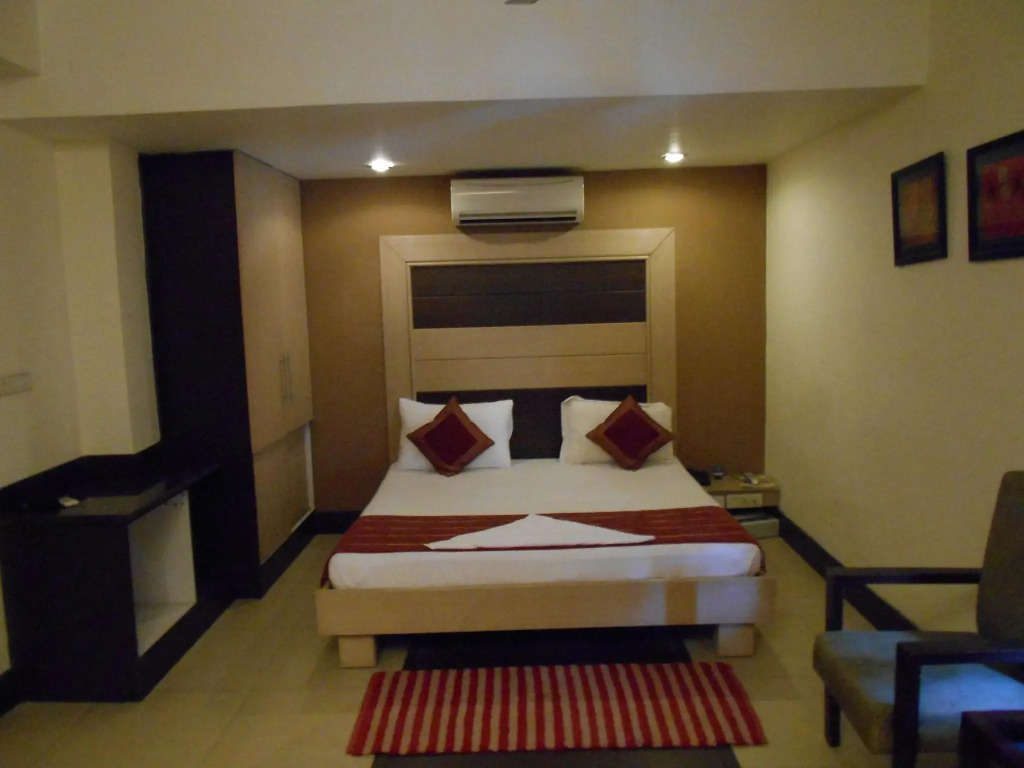 Pacific Inn Huda City Centre Sec 41