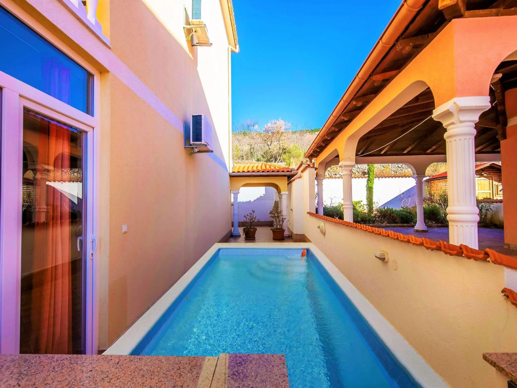 Adorable Apartment With Pool, Hot Tub & Terrace With Sea View